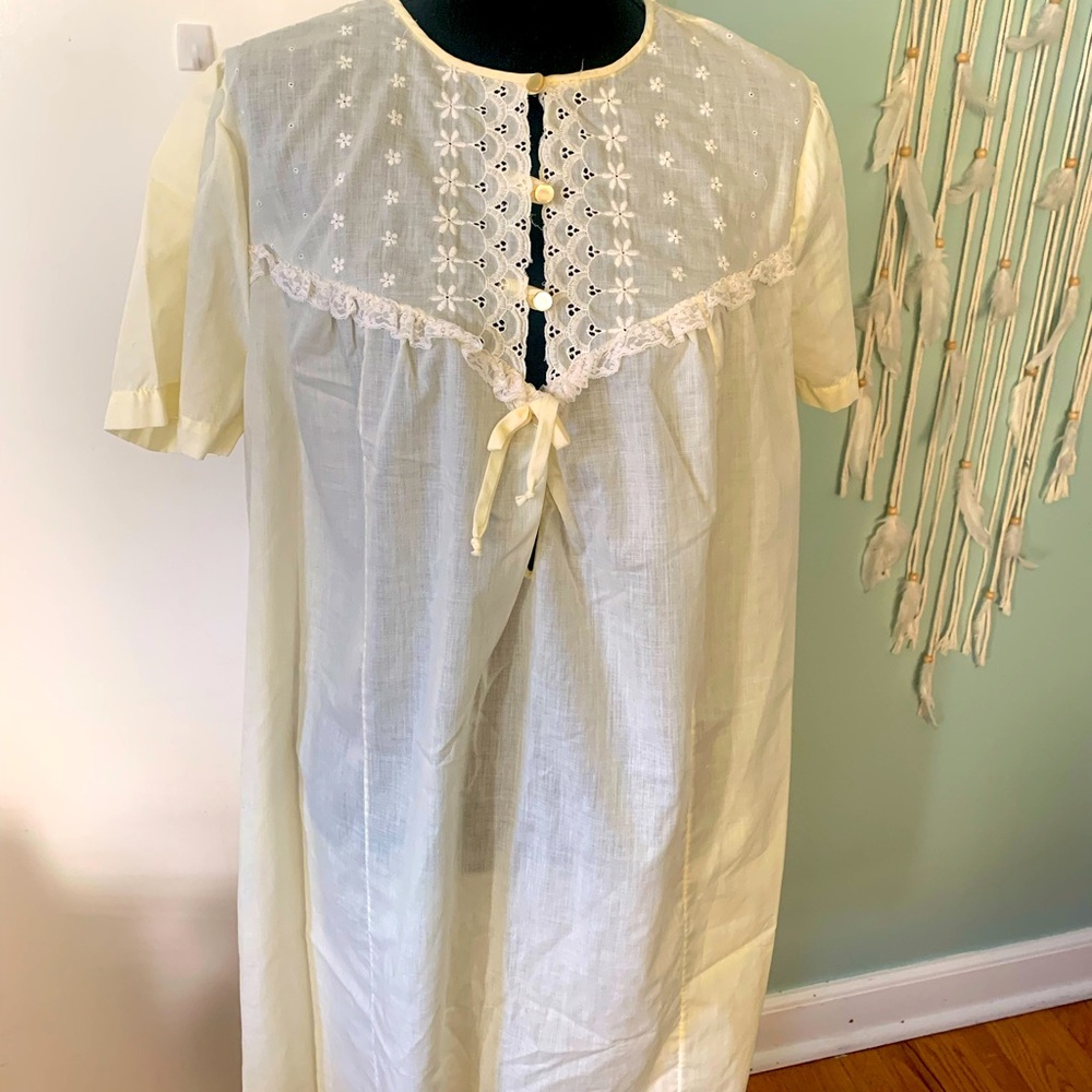 Vintage 1960’s handmade hospital gown